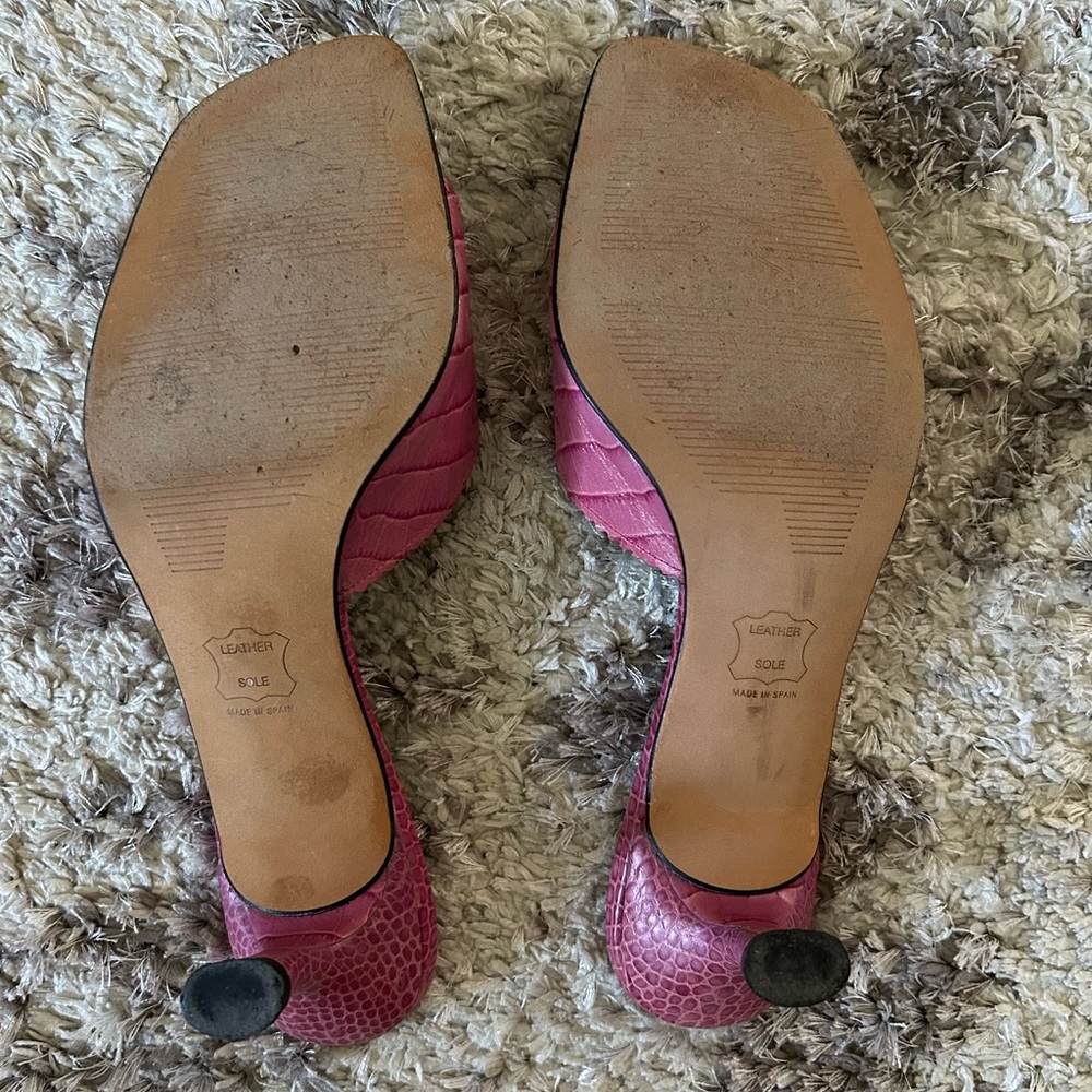 Stuart Weitzman Pink Croc-Embossed Mules - Picture 7 of 8